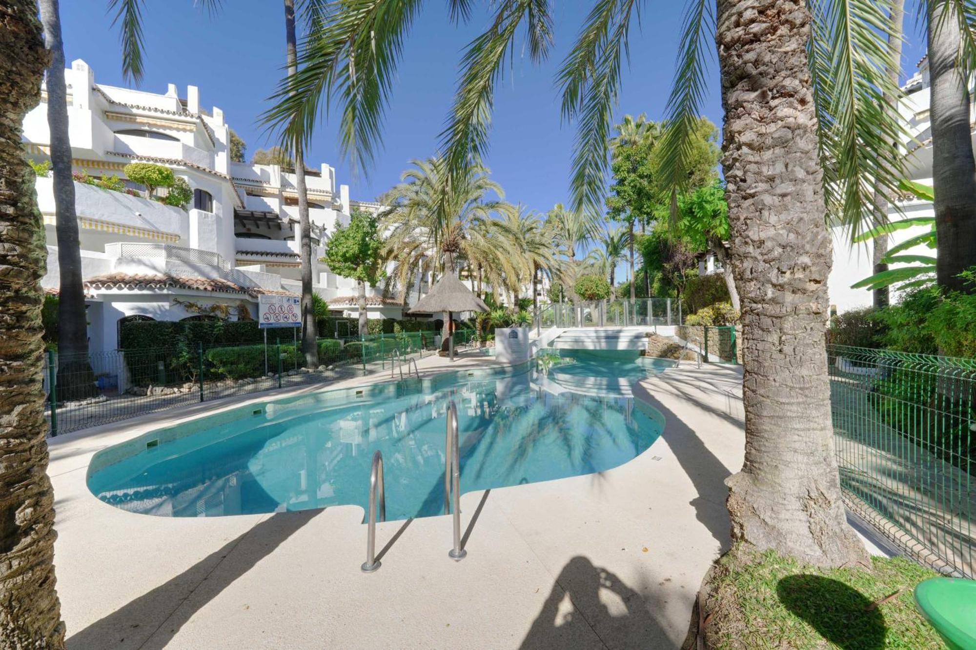 1104 First Line Beach Apartment Golden Beach Pool Марбеля Екстериор снимка