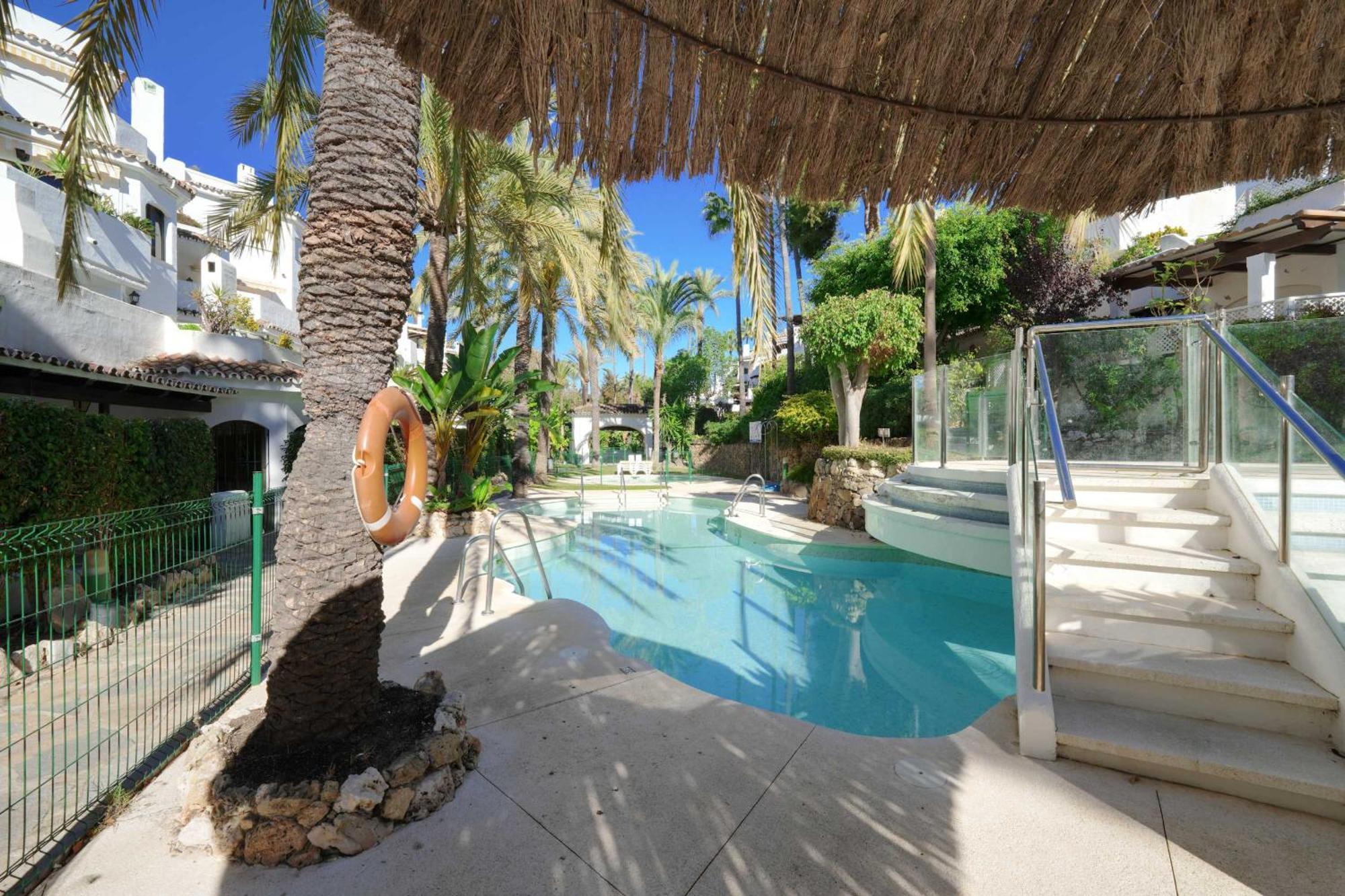 1104 First Line Beach Apartment Golden Beach Pool Марбеля Екстериор снимка