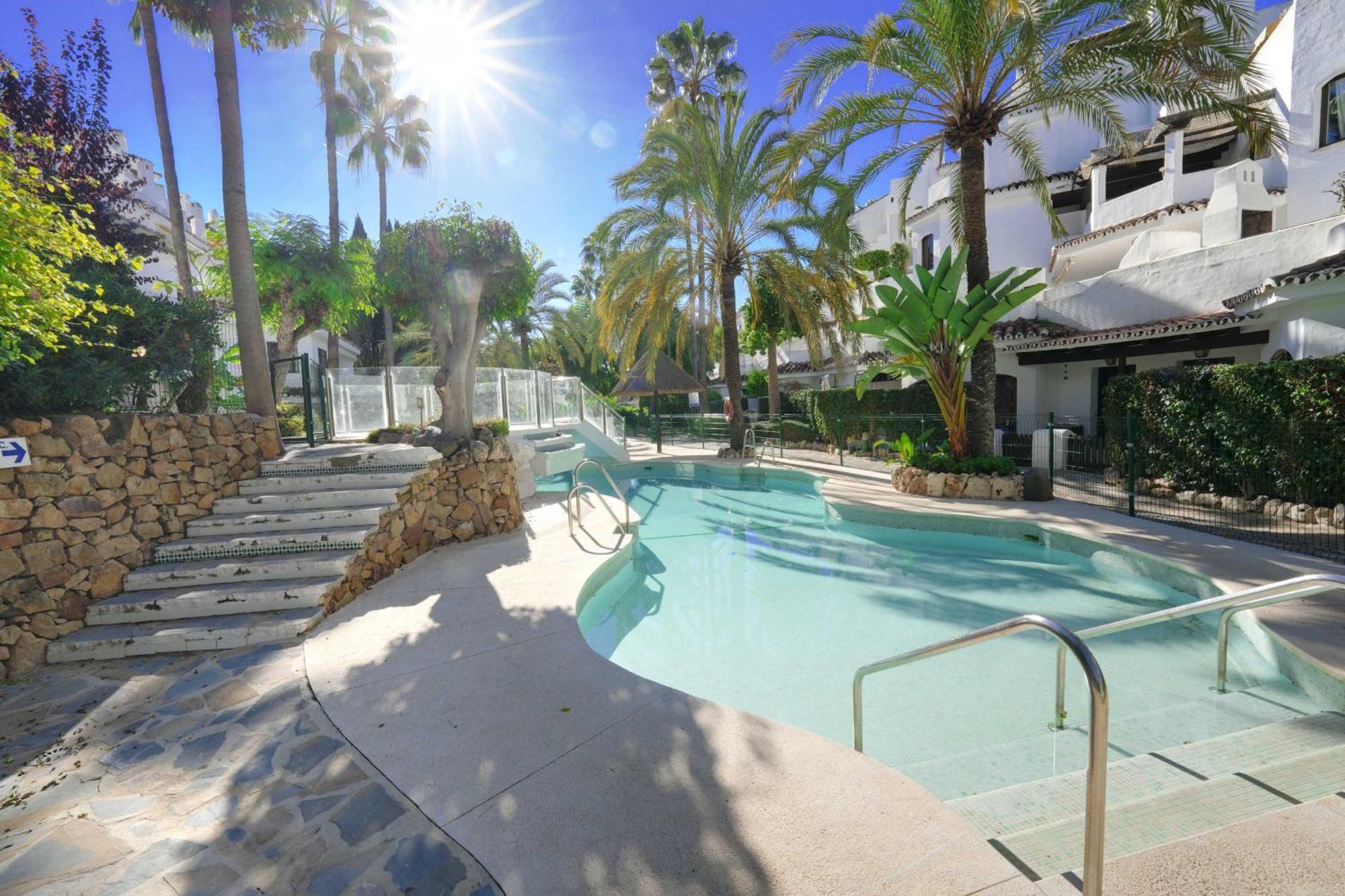 1104 First Line Beach Apartment Golden Beach Pool Марбеля Екстериор снимка