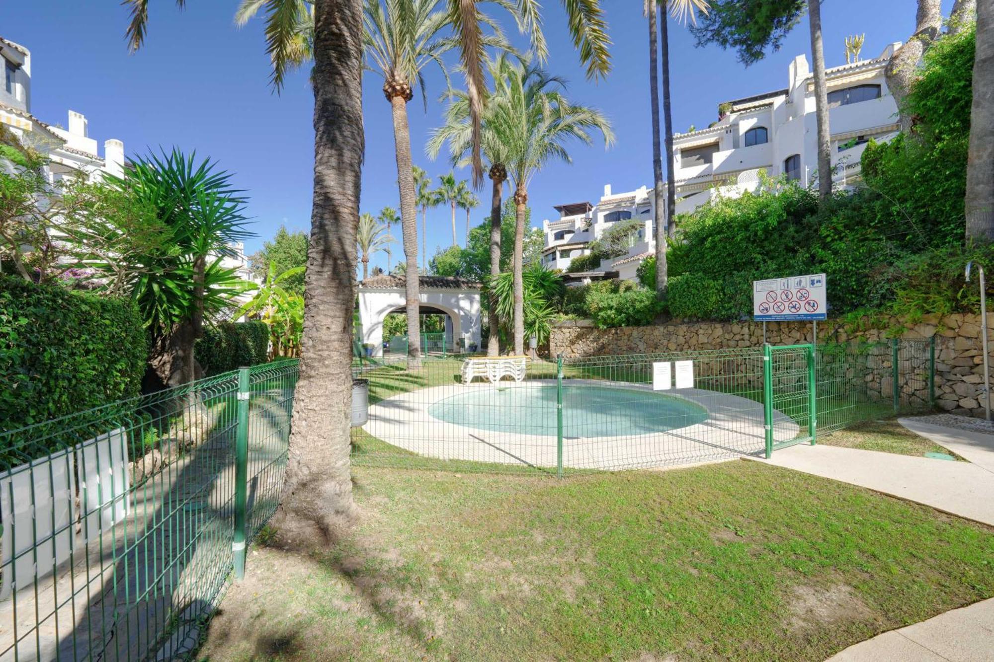 1104 First Line Beach Apartment Golden Beach Pool Марбеля Екстериор снимка