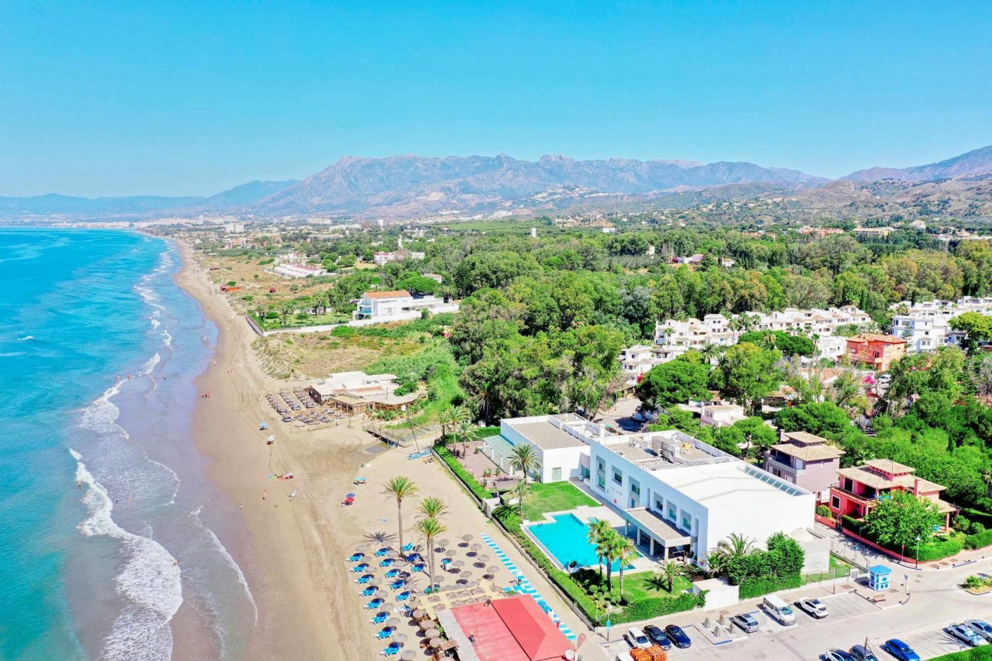1104 First Line Beach Apartment Golden Beach Pool Марбеля Екстериор снимка