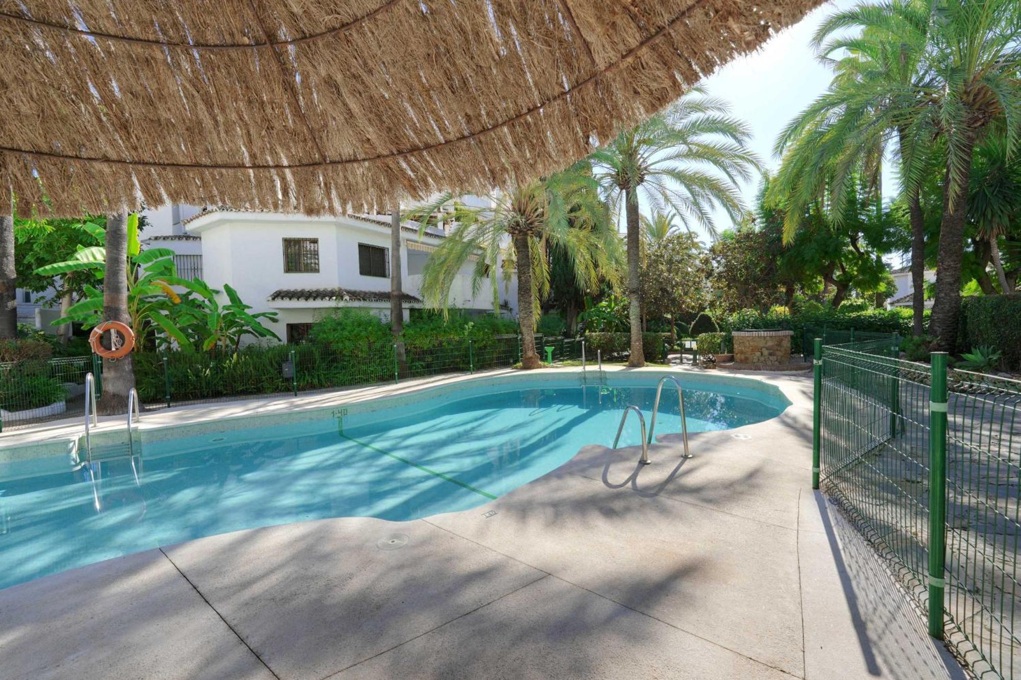 1104 First Line Beach Apartment Golden Beach Pool Марбеля Екстериор снимка